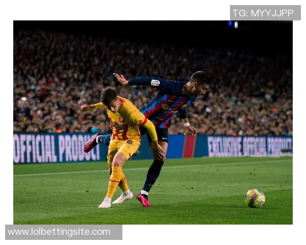 西甲激战巴萨逆转巴黎圣日耳曼神扑瞬间点燃全场激情