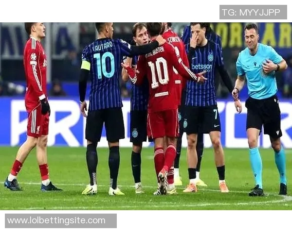 世界杯激战多特蒙德逆转国米帽子戏法引发争议判罚全场沸腾